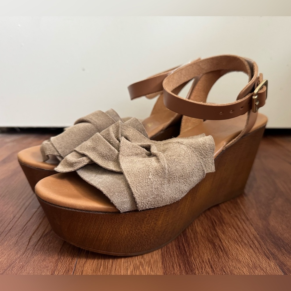 Seychelles Deep Breath Platform Wedge Sandal - Taupe - Size 38